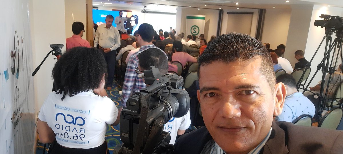 diarioElCrucero's tweet photo. La #CadenaRadialHSCH presente en el 1er Congreso de Medios Alternativos Independientes Ciudadanos y Comunitarios #MAICC organizado por #CanalDosCali y #CaliTv https://t.co/MBCWb8ba1e