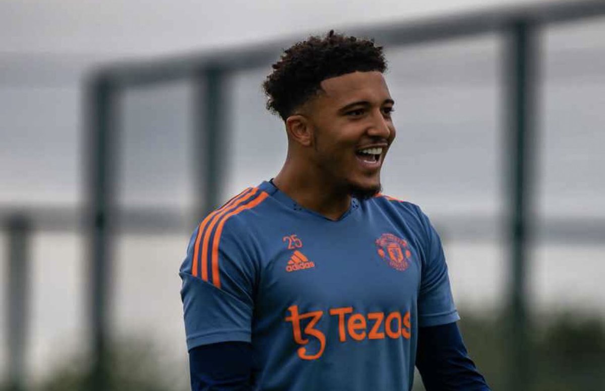 UnitedStandMUFC's tweet photo. Smiles in training 😁 https://t.co/HhY0GWYKdZ