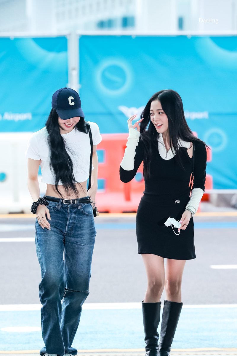 220825 - ICN

' #LISA &amp; #JISOO '

#리사  #BLACKPINK   #블랙핑크 #PinkVenom <a href="/BLACKPINK/">BLACKPINKOFFICIAL</a>