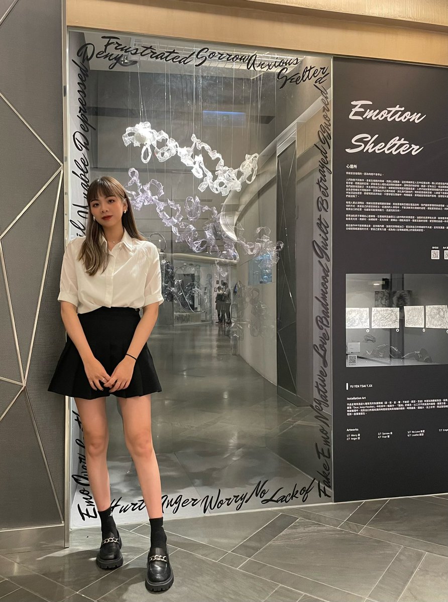 YUYENTSAIT_XX's tweet photo. #AGAF reality exhibition has started!!! This is my display window of the art festival🥰🥰🥰

Also we have a special room to demonstrate our #NFTProject in 205, 2nd floor of The Mall Taipei🔥

#art #artwork #nftart #NFTCommuntiy #goon https://t.co/kXdarFdDCL