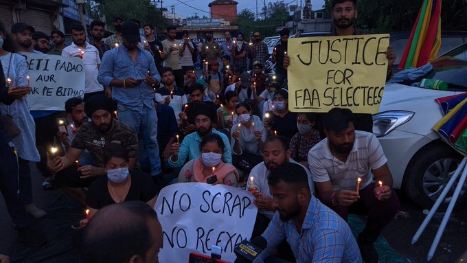 HumayunBanday's tweet photo. @OfficeOfLGJandK These kids deserve justice and their hard earned selection list.
43 days is a hudge time.
High time to send them to their offices.
@manojsinha_ 
@ImRavinderRaina 
@Tejasvi_Surya
@KavinderGupta 
@ALTAFTHAKUR2
@BJP4JnK
#JusticeForMeritoriousCandidates
#ReleaseFAAselectionlist https://t.co/ecZNSERVLE