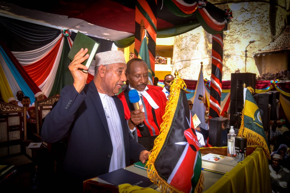 Kenyajudiciary's tweet photo. Justice Stephen Githinji presides over the swearing-in of Lamu County Governor Issa Timamy at Mkunguni Square in Lamu Town. https://t.co/EdlDet2X56