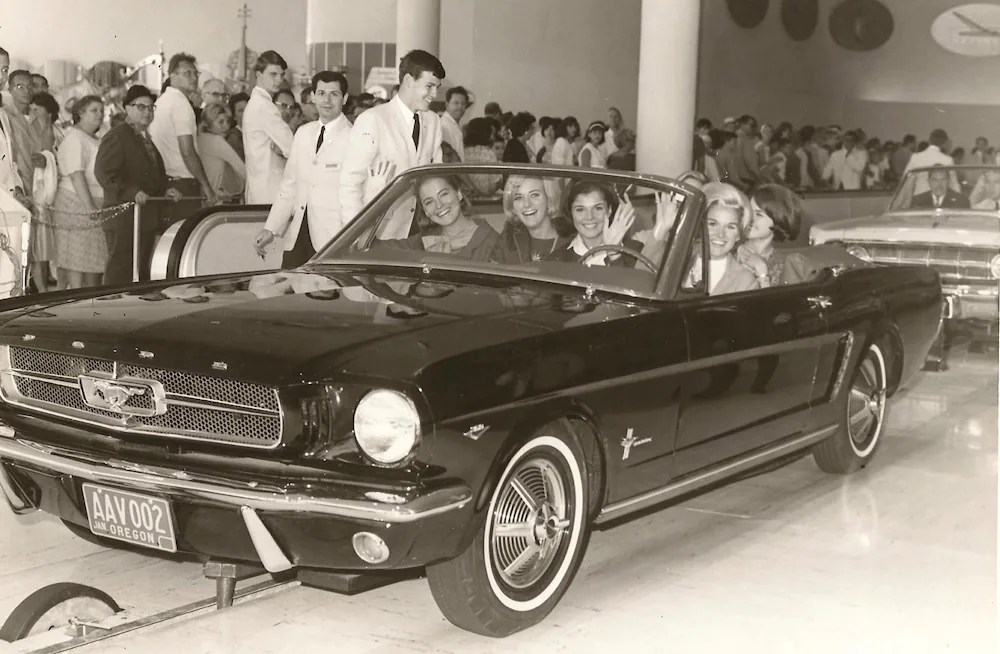 Moderndaymuff's tweet photo. Engines ranged from a 101-horsepower straight six to a 4.7-liter V8 making 271 hp. The United States soon caught Mustang fever with this 1965 Mustang Convertible!
#mustang #1965mustangconvertible #moderndaymuffler #CarOfTheWeek #ford #car https://t.co/wR9zdhbCJH