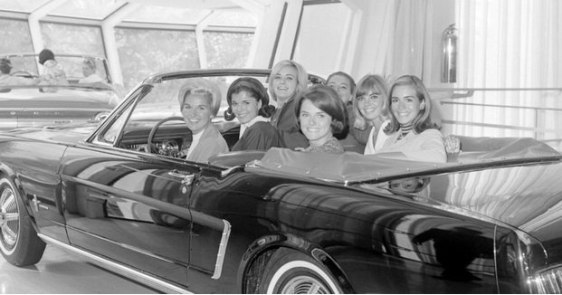 Moderndaymuff's tweet photo. Engines ranged from a 101-horsepower straight six to a 4.7-liter V8 making 271 hp. The United States soon caught Mustang fever with this 1965 Mustang Convertible!
#mustang #1965mustangconvertible #moderndaymuffler #CarOfTheWeek #ford #car https://t.co/wR9zdhbCJH