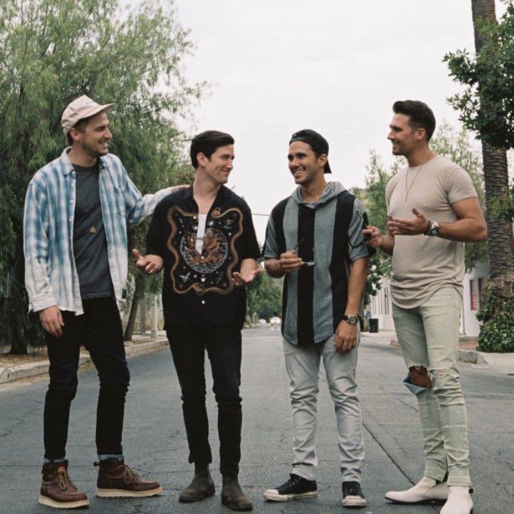 tracklist's tweet photo. Dois shows do Big Time Rush no Brasil acabam de ser anunciados 🇧🇷

Com apresentações marcadas para os dias 3 (São Paulo) e 5 de março (Rio de Janeiro), a venda de ingressos começa nesta quarta-feira (31). https://t.co/Ok7TGh1ekF