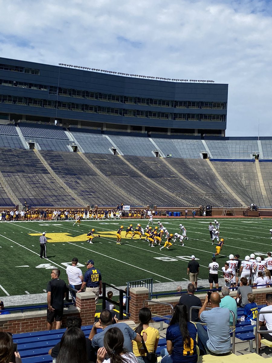MichFBFrenzy's tweet photo. We made it #battleatthebighouse https://t.co/KX6speAF89