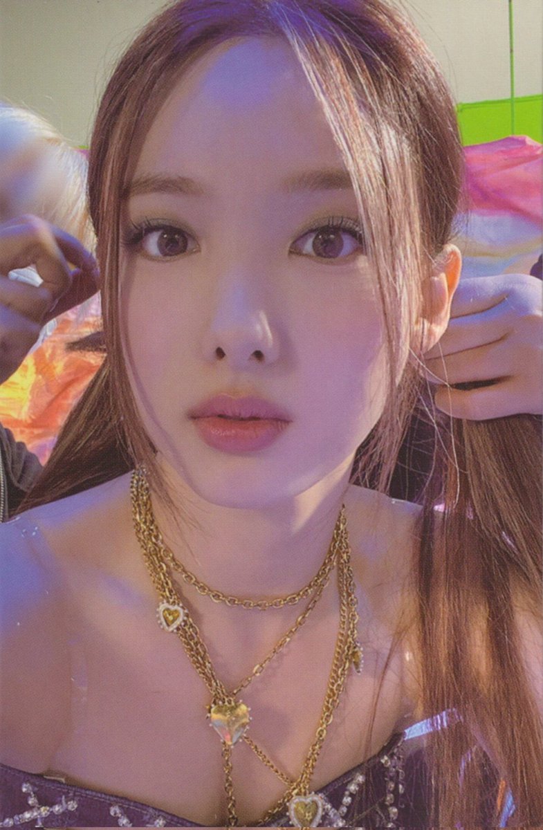 pshpocket's tweet photo. hellooo mahirap ba hanapin tong nayeon pc na to sa ewo album pc tooo,, indemand ba ituu?? https://t.co/xhDJBN0Zi8