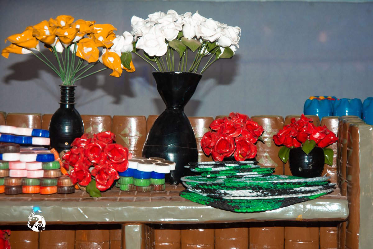 FiacBukavu's tweet photo. Nous continuons de vous faire vivre ce qui se passe dans la #foire et des tours des stands. Passez avant la fin pour profiter non seulement du #marché des #arts mais aussi du talent des #artistes .

#newfiac #decorationinterieur #passions #drew #together #visit #friends https://t.co/t7KrTGmUkc