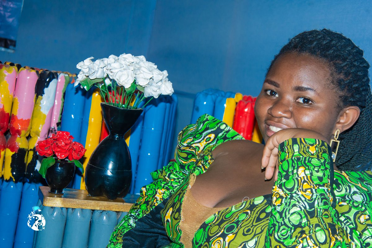 FiacBukavu's tweet photo. Nous continuons de vous faire vivre ce qui se passe dans la #foire et des tours des stands. Passez avant la fin pour profiter non seulement du #marché des #arts mais aussi du talent des #artistes .

#newfiac #decorationinterieur #passions #drew #together #visit #friends https://t.co/t7KrTGmUkc