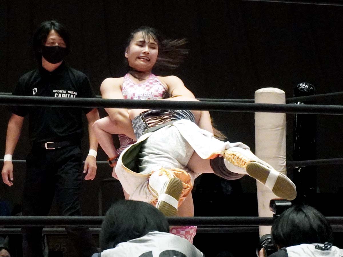 tjpwsup_kinroku's tweet photo. 2022.8.14 後楽園ホール【その⑬】
決勝に相応しい激闘💥
#渡辺未詩 #坂崎ユカ
#tjpw
#TPC9 https://t.co/oIjSGcXFYS