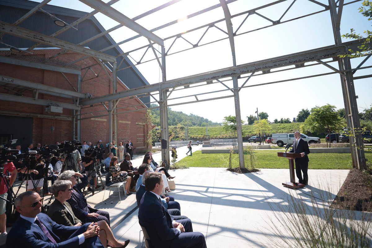 GovernorShapiro's tweet image. Today, I'm in Pittsburgh to announce a new partnership between ElevateBio and @PittTweet to create the ElevateBio BaseCamp.

This project will create 172 jobs, improve biotech, and train and empower the next generation of tech workers and leaders.

I'm proud they've chosen PA.