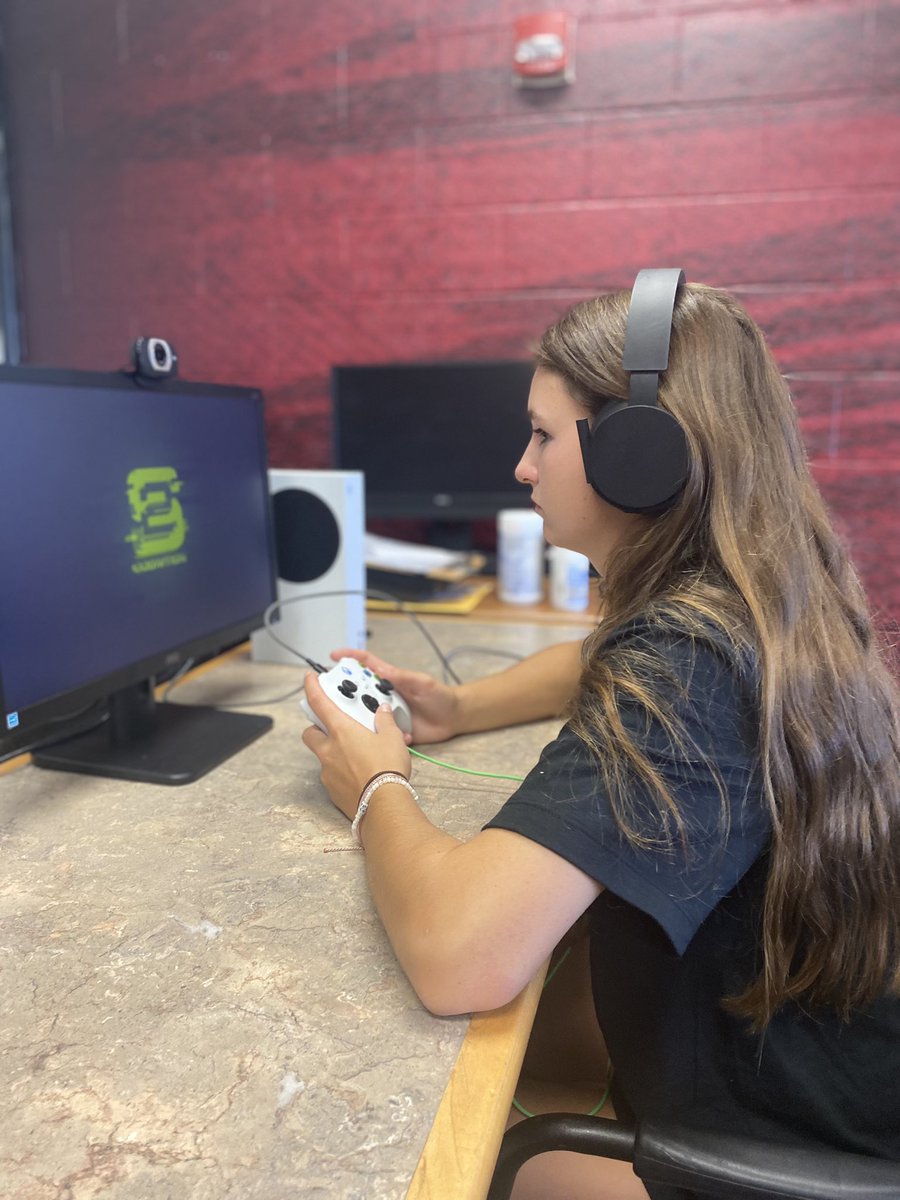 HighAndInsideBB's tweet image. Testing the Natty Champs today @OU_Softball with the @S2Cognition Xbox units 🏆