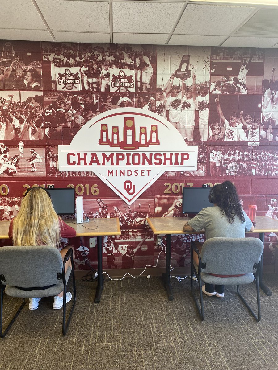 HighAndInsideBB's tweet image. Testing the Natty Champs today @OU_Softball with the @S2Cognition Xbox units 🏆
