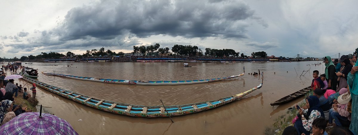 AlexMalpa21's tweet photo. Iven Pacu Jalur Di Tepian Narosa Talukkuantan. Tahun2022 
Dengan Rekor Baru Di Tahun 2022 
175 Jalur Yang Ikut serta, 9.625 Anak pacuan (Atlit Dayung). https://t.co/U0KNHbtedT