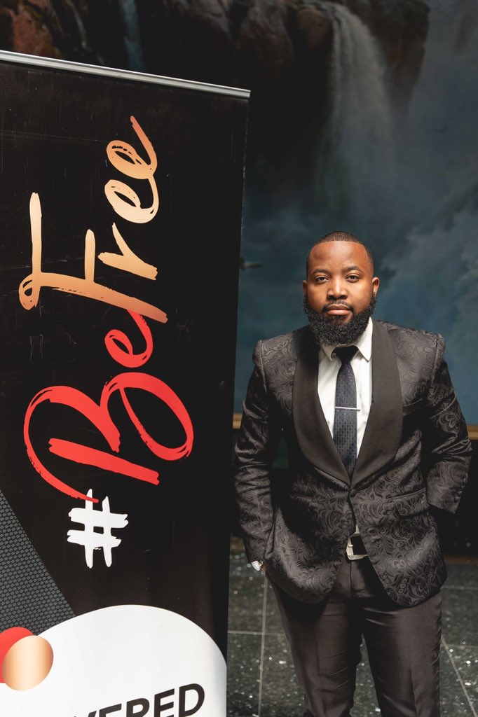 Drumroll please 🥁🥁🥁

Join us as we congratulate <a href="/HamletLuboni/">Hamlet Zamani Luboni 🇳🇦</a> on his selection as Namibia’s flag bearer at the upcoming @oneyoungworld summit! 🇳🇦🙌🏿🥳

#BeFree #PoweredByYouth #OYW