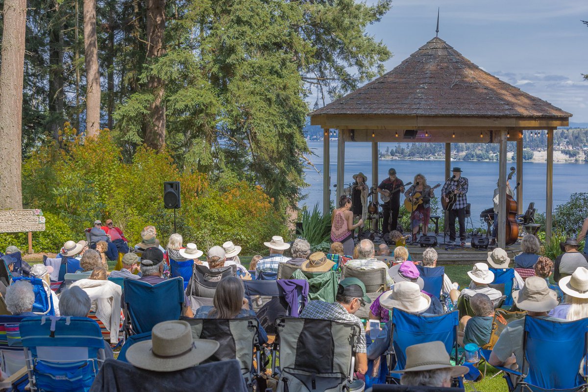 A wonderful snapshot from last weekend’s Bluegrass Festival. Thank you, Jann Ledbetter, for sharing this beautiful image capturing a magical afternoon.

Next up: Octoberfest and Fall Nursery Sale on October 8!

#bluegrass 
#saltluck
#festival 
#pnwonderland