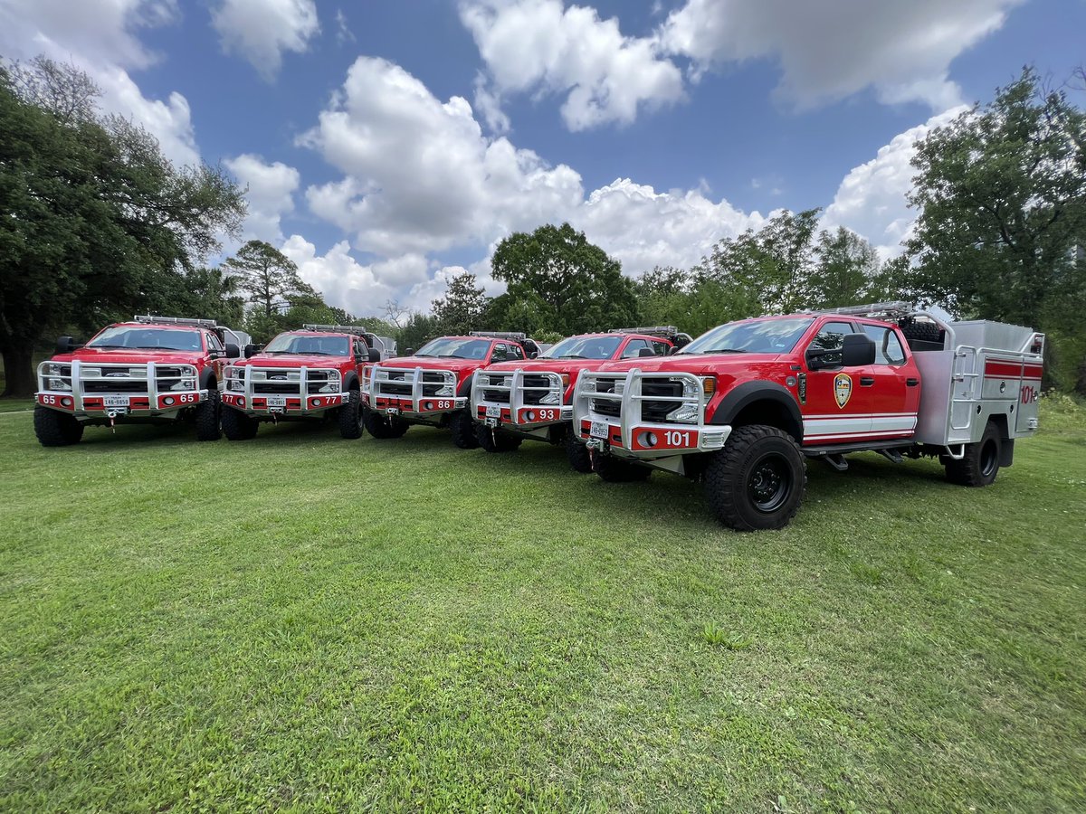 HoustonFire's tweet photo. 5 years ago #HurricaneHarvey devastated Houston &amp; surrounding cities. We banded together as a city &amp; persevered #HoustonStrong! Since then @HoustonFire has added 42 flood water apparatus to its fleet &amp; counting! @FireChiefofHFD https://t.co/w49fUCqAwi
