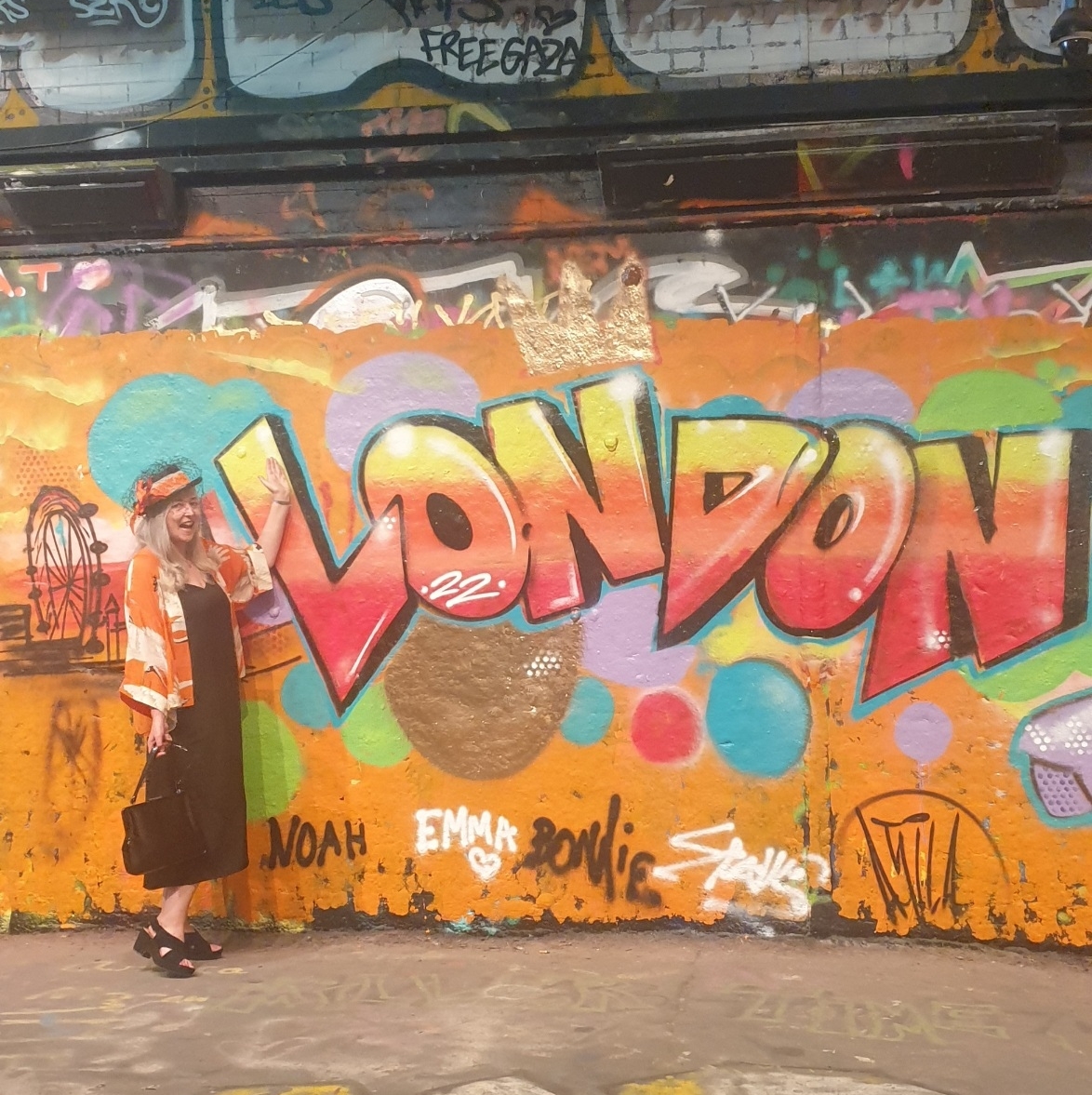 Planning for this year's Hat Walk by Liz Waldy on point as usual. It's like she commissioned the graffiti just for us!  

#tbt #graffititunnels #waterloo