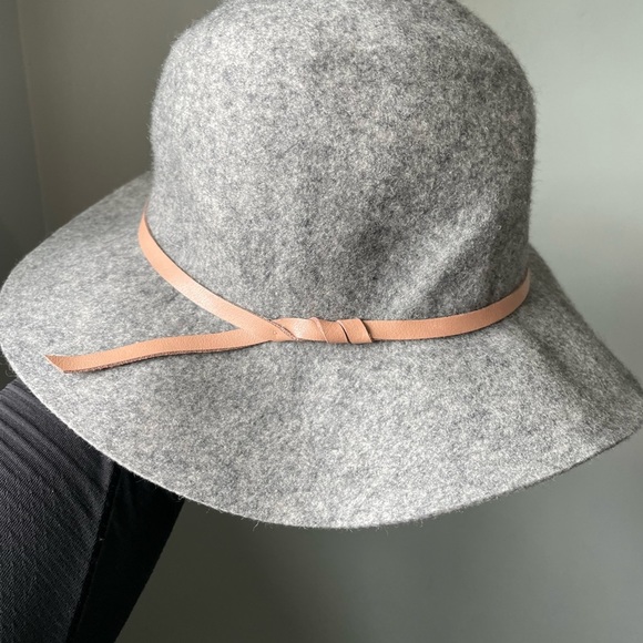Kek989Kelly's tweet photo. So good I had to share! Check out all the items I'm loving on @Poshmarkapp #poshmark #fashion #style #shopmycloset #bananarepublic #matildajane: https://t.co/E3MhcAShNx https://t.co/44L9wI6iKr