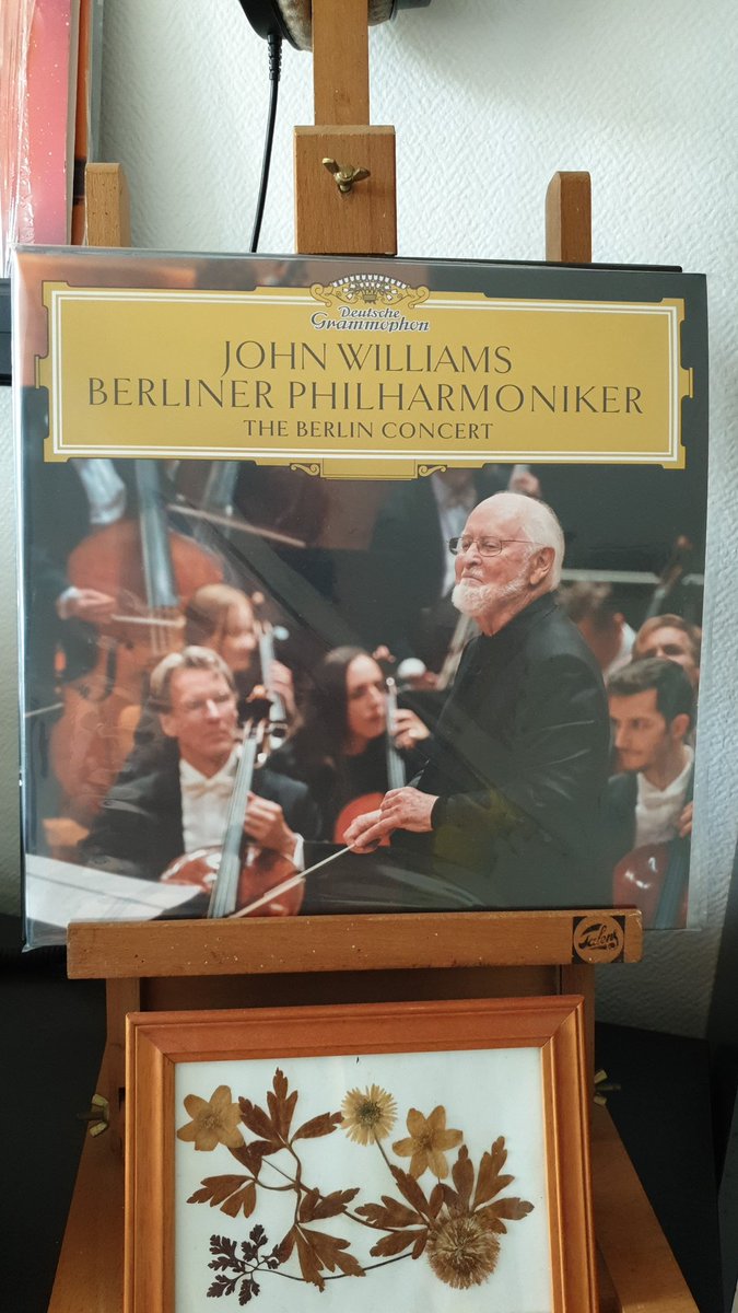 WordsOnTracks's tweet photo. Avec Richard Geere au violoncelle svp....

#johnwilliams
#starwars
#deutschegrammophon https://t.co/YJYonjxEqb