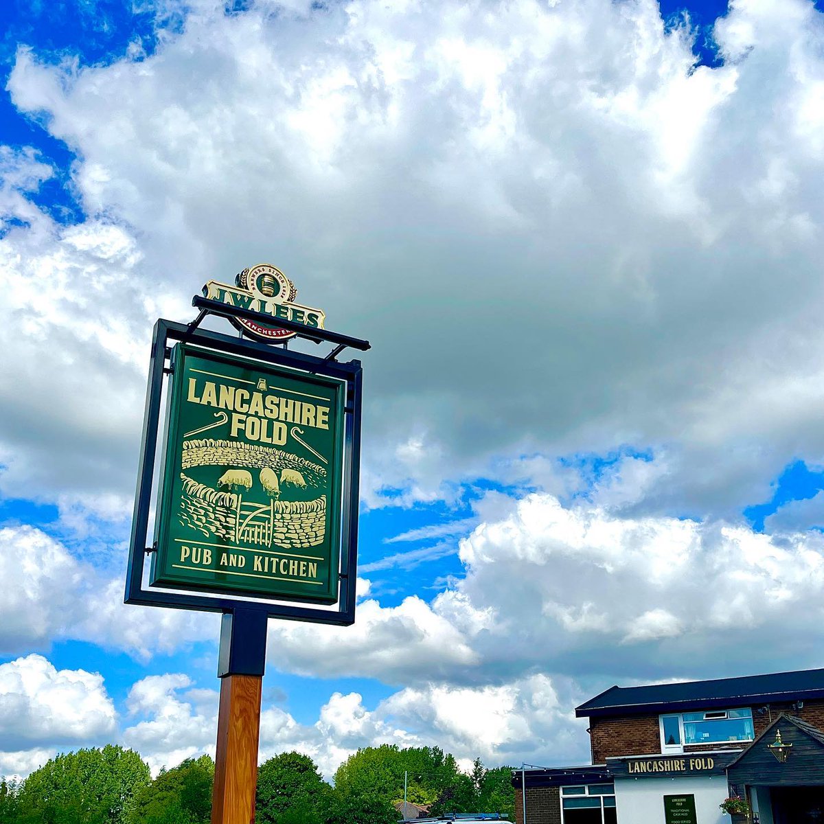 JWLeesBrewery's tweet photo. Now THAT is what you call a transformation 😍 Introducing the Lancashire Fold’s fresh new look &amp; feel ahead of their reopening tomorrow! 😁�� @LancashireFold #LancashireFold https://t.co/tlSv71D5Dz
