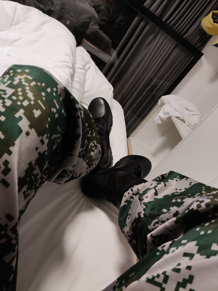 Gordon_Wolfwolf's tweet photo. 这个鞋子好舒服🥵 https://t.co/6JJMnAIXqe
