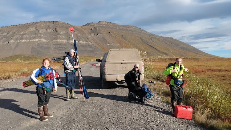 IGEA_UMASS's tweet photo. Photos from before and after our big field day yesterday. We visited three sites- TP 13, TP11, EP8 and walked over 10 miles in the tundra to get to them! We worked really hard today but we’re not done yet. https://t.co/KfdzGirDos