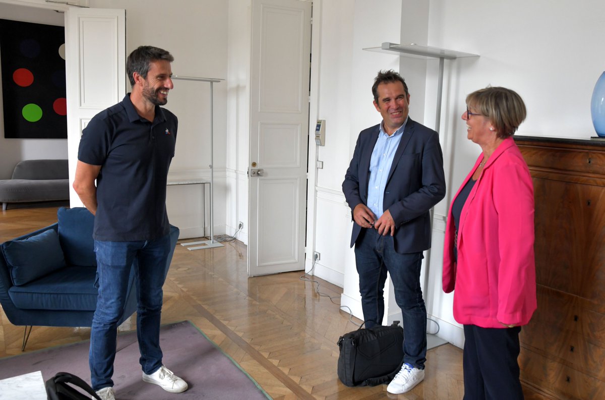 Sylvie Retailleau (@sretailleau) on Twitter photo Développement de la pratique sportive chez les étudiants, recherche sur le sport et son impact, engagement de la jeunesse dans l'organisation de l'événement…
Ravie d'échanger avec <a href="/TonyEstanguet/">Tony Estanguet - OLY</a> sur l'implication de <a href="/sup_recherche/">Ministère Enseignement supérieur et Recherche</a> pour la réussite de <a href="/Paris2024/">Paris 2024</a> ! Développement de la pratique sportive chez les étudiants, recherche sur le sport et son impact, engagement de la jeunesse dans l'organisation de l'événement…
Ravie d'échanger avec <a href="/TonyEstanguet/">Tony Estanguet - OLY</a> sur l'implication de <a href="/sup_recherche/">Ministère Enseignement supérieur et Recherche</a> pour la réussite de <a href="/Paris2024/">Paris 2024</a> !