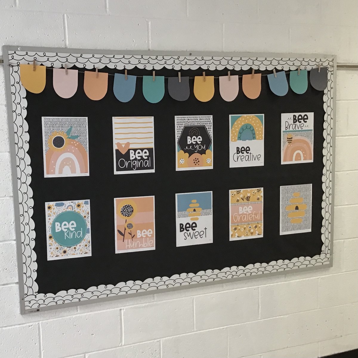 PSD_MLawrence's tweet photo. BUZZING with excitement to welcome 25 new third graders to our HIVE. It's going to BEE a great year!🐝@PSDBedminster #PennridgeProud https://t.co/hkEg3bD7v4
