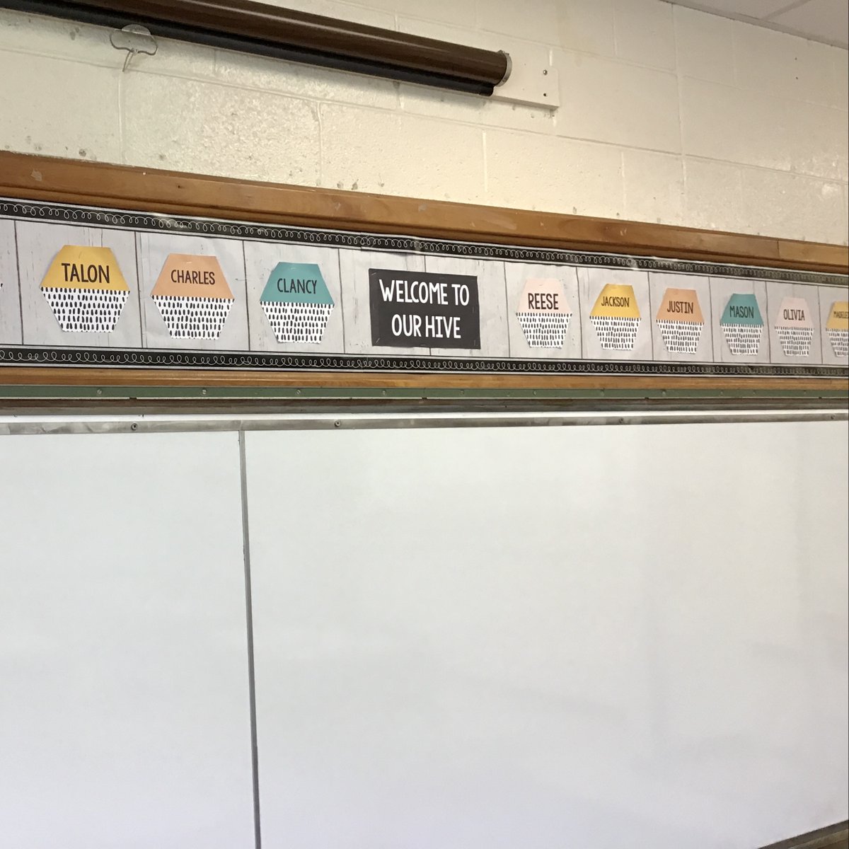 PSD_MLawrence's tweet photo. BUZZING with excitement to welcome 25 new third graders to our HIVE. It's going to BEE a great year!🐝@PSDBedminster #PennridgeProud https://t.co/hkEg3bD7v4