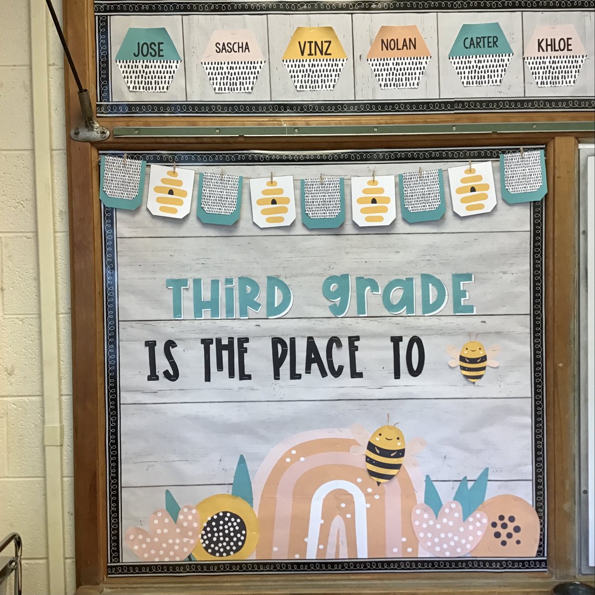 PSD_MLawrence's tweet photo. BUZZING with excitement to welcome 25 new third graders to our HIVE. It's going to BEE a great year!🐝@PSDBedminster #PennridgeProud https://t.co/hkEg3bD7v4
