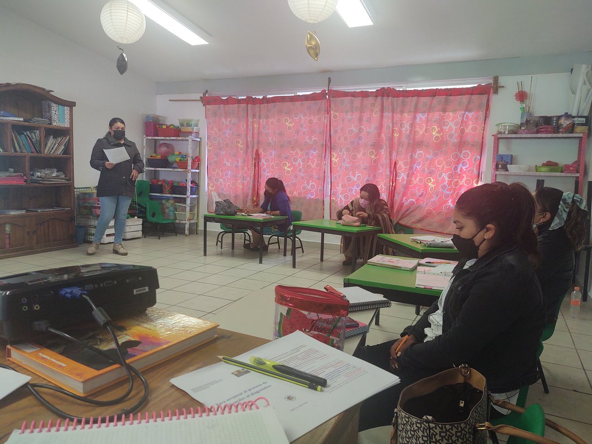 Roquesitajess's tweet photo. Presentación de la Estrategia Curricular en Igualdad de Género implementada por el gobernador @alfredodelmazo con el objetivo de favorecer el cambio cultural a favor de la igualdad mejorando la calidad de vida de las familias #IgualdadDeGeneroEdomex @TinocoGRogelio @geramonro05 https://t.co/DdiDbdSiYC