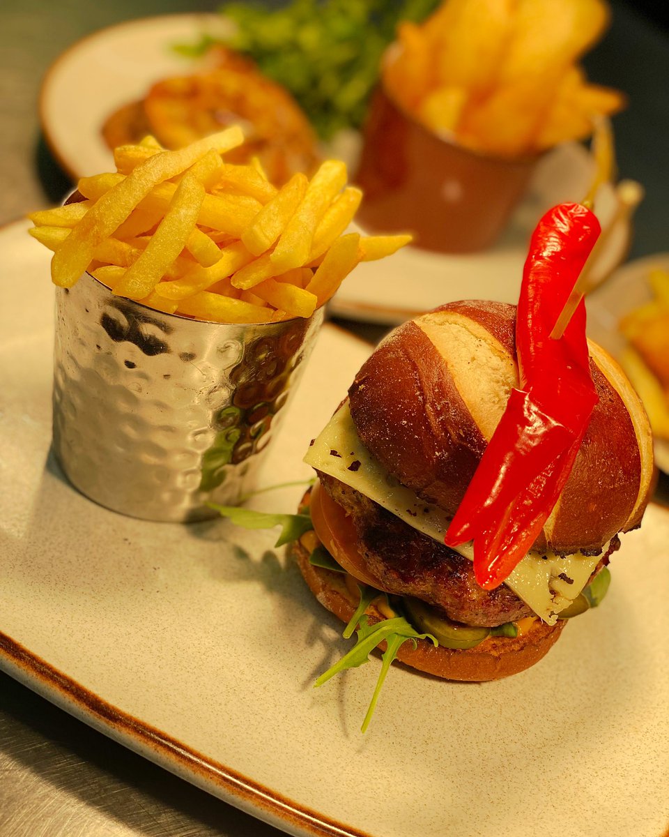 ObloBar's tweet photo. Apparently it’s National Burger Day! 🍔🍟 So this is how we do it Oblò style…😉 #homemade #burger #fries #pepperoncini #gherkin #burgersauce #briochebun #packsapunch #fullofflavour #nowbeingserved #oblobareyemouth #drinkeatshop #nationalburgerday https://t.co/iLT0vpYIH1