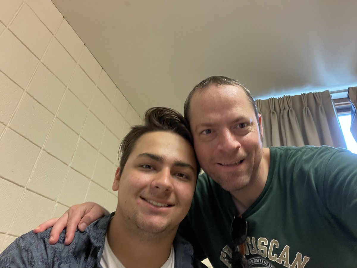 JackBurton1231's tweet photo. Proud Dad moment!  Been moving my oldest son into his dorm all day.  After 18 years of hard work one of my life missions is complete!  After the start of the year and not knowing if I’d be here or not for this moment makes it even more huge!🙏🦾❤️ https://t.co/ODEJz5ax36