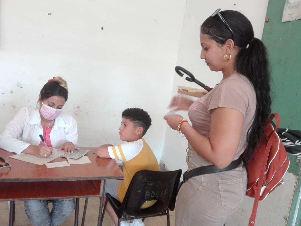 YemmiValdes's tweet photo. Continúa en San Cristóbal vacunación anticovid 19 con la dosis de refuerzo a niños con edades entre 2 y 11 años. #CubaPorLaSalud #CubaPorLaPaz @ArtvArtemisa https://t.co/nZKxfDqjH6