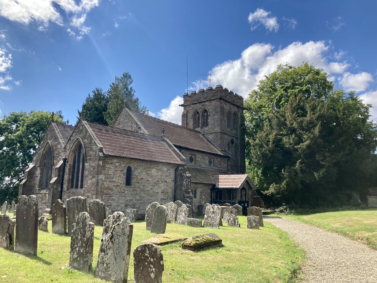 TakasakiAndy's tweet photo. A ramble from Richardโs Castle to Leominster this morning. Not such a picturesque route this time, although the church at Eye turned out to be one of the prettiest on the trail so far. 9 routes down, 6 more to go. #FollowTheApple #HerefordshireTrail https://t.co/PKE0harNPt