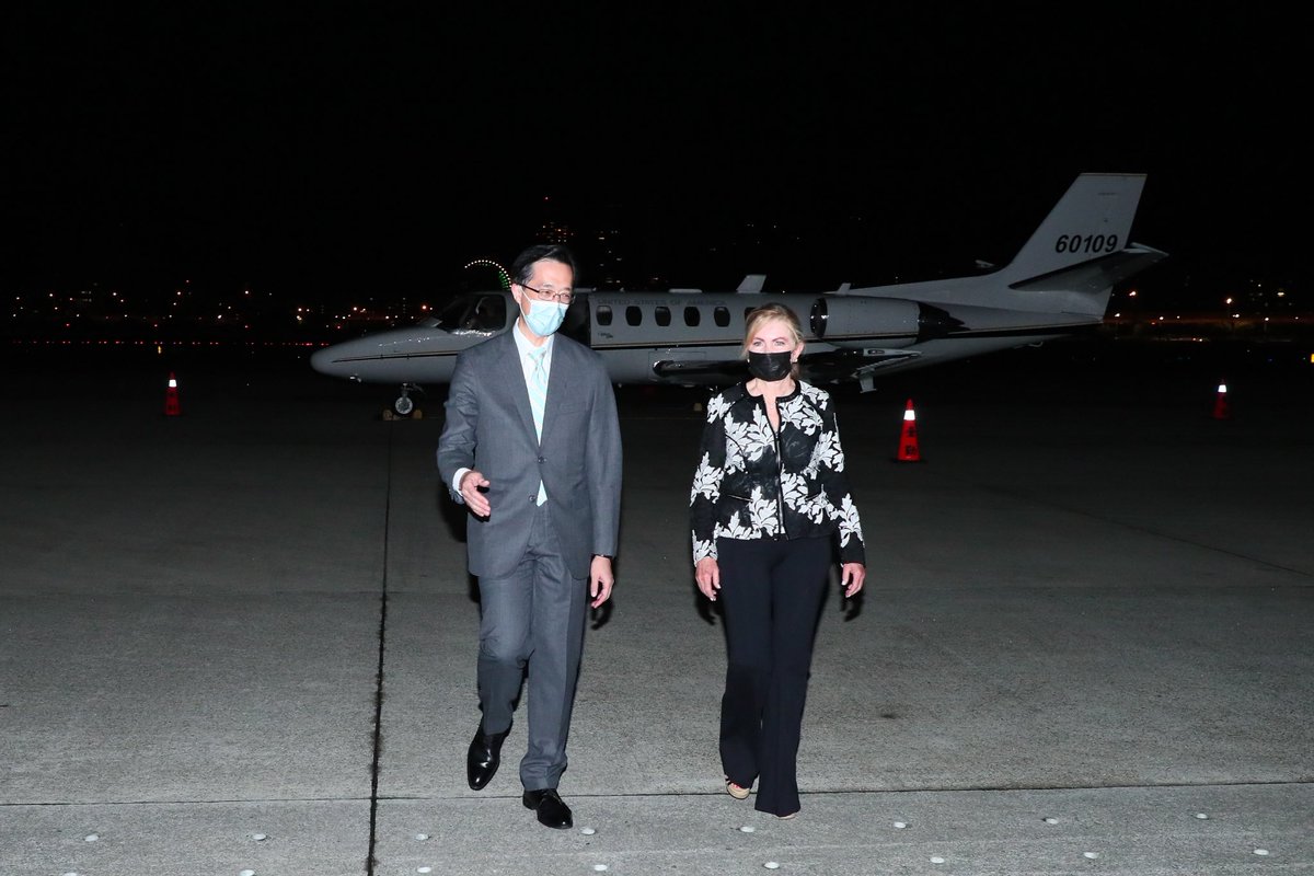 MarshaBlackburn's tweet photo. 我剛抵達台灣是為了要向北京傳達一個訊息-我們不會接受霸凌
美國將堅定維護全球的自由，不會容忍傷害我們國家及盟友的行徑 https://t.co/BkDo6eQDJJ