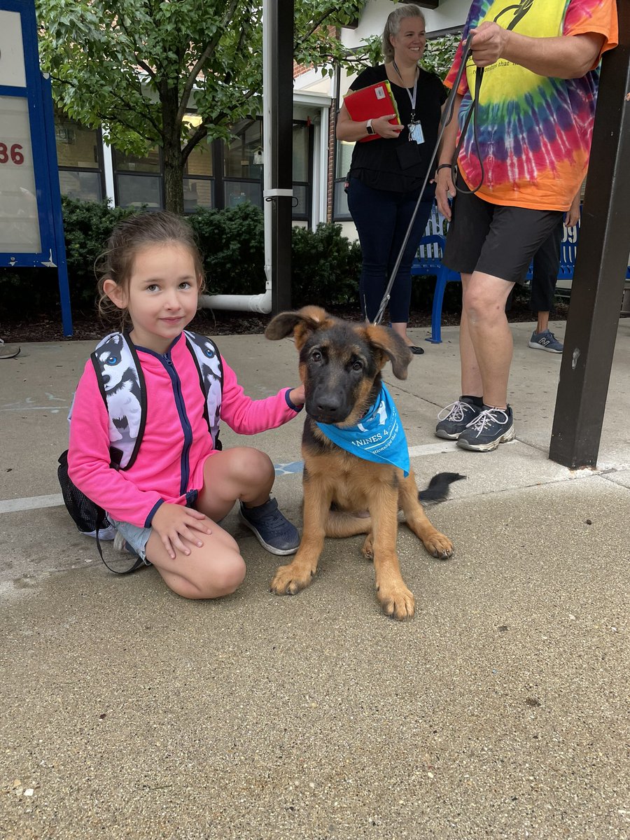 Students had the best morning giving some pats to therapy dogs during arrival!  #sherwoodshines112 #112Leads #112teachers