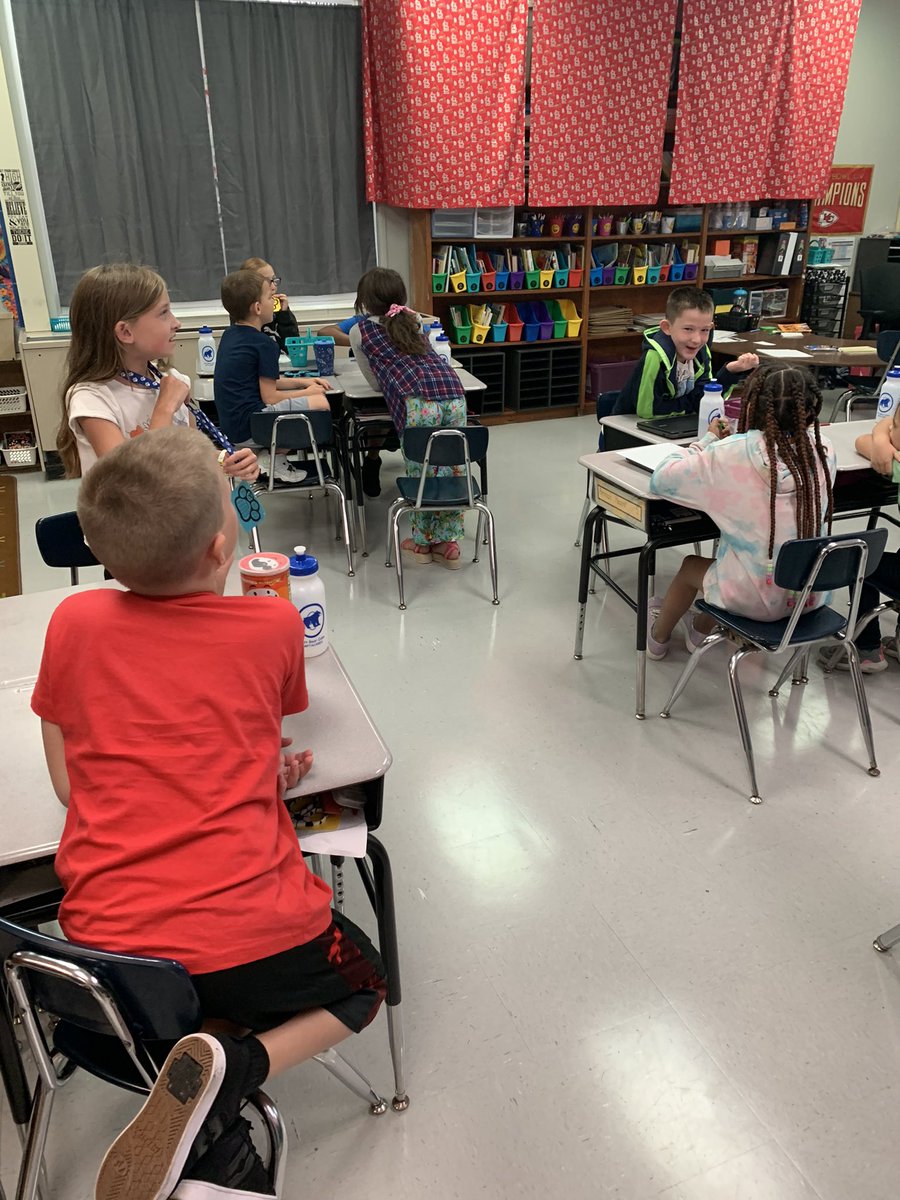 MrsPlaskett's tweet photo. Using @TheLeaderinMe challenge to practice Habit 3! Prioritizing activities to earn the most points. Also allows us to practice problem solving and team work. #youOTTtobehere #ISD3rd https://t.co/zeSndR4MoG