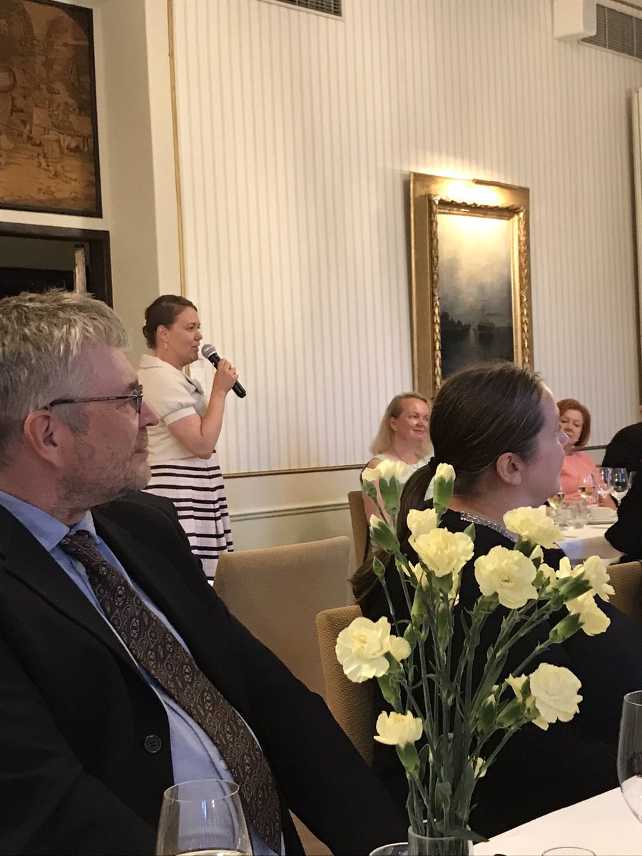HelenaKK0's tweet photo. Juhlapuheita pitävät #sys40 @SYSry juhlassa Laura Leino @KHOtuomioistuin ja Lauri Tarasti. Paljon onnea ja oikein hyvää menestystä jatkossa! https://t.co/aC7x61XR0u