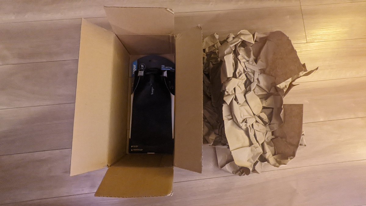fiso42's tweet photo. @MyUS_Shopaholic Another example of what myUS does best: oversize packaging stuffed with paper to inflate your quote by a x2-x5fold. Beware, they are a scam, their shipping calculator a lie. Deleting my account. Better off with https://t.co/uQDuGlHRQX than with those crooks. https://t.co/xqjXGrKqEt