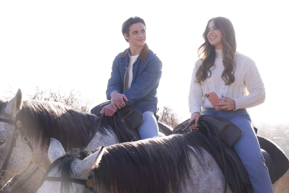 datemeaddison's tweet photo. Happy 1 year to He’s All That 💗 https://t.co/Tia6Gi5vsp