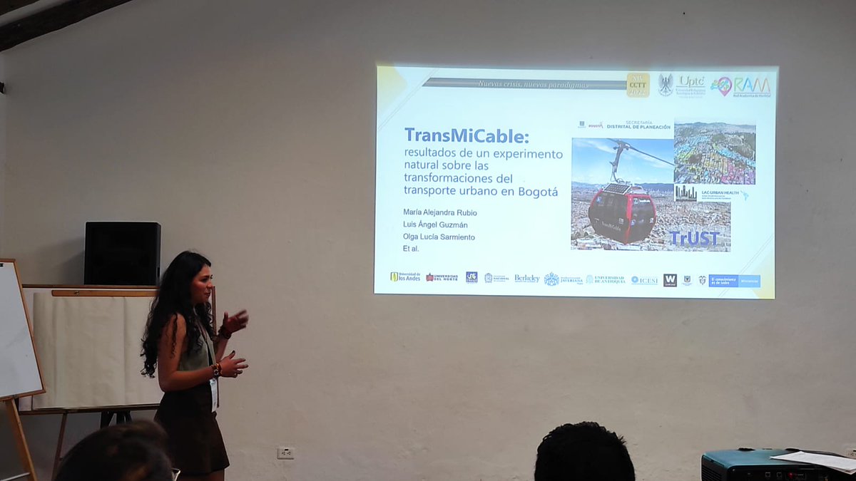 GrupoSUR_UAndes's tweet photo. La utilización de métodos mixtos es fundamental para la evaluación de impacto en transporte. Caso de estudio #TransMiCable. La satisfacción con el 🚠 es de 9 sobre 10
#CCTT2022 https://t.co/EnQhcIMrfX