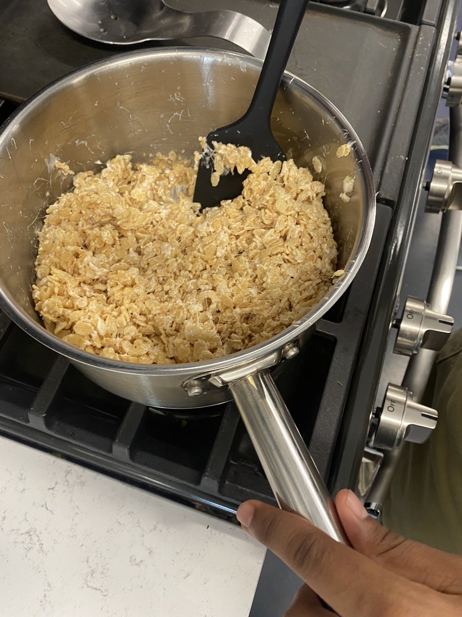 CGHS_cheer1's tweet photo. Rice Krispies in Culinary 1! #firstlab https://t.co/r7GHfXRCQh