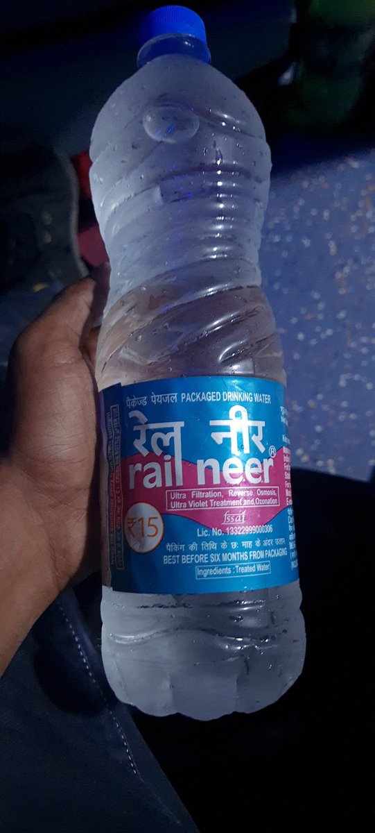 _augustya_22's tweet photo. मैं आज 14006 लिक्षवी एक्सप्रेस में सफर कर रहा हूं मैंने एक पानी की बोतल खरीदा जिसपे उसका रेट 15 रुपए लिखा था लेकिन रेलवे के कर्मचारी द्वारा 20 रुपए लिया गया है और वह बोतल गंदी और पिचकी हुई है इसपे मैंने पुछा तो कर्मचारियो द्वारा बताया गया की लेने ले जाने में ऐसा हो जाता है | https://t.co/AbAqafDfNT