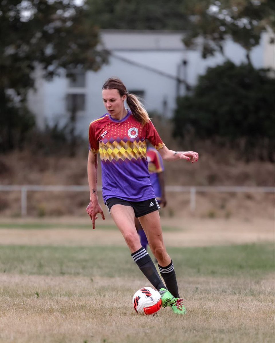 ClaptonCFC's tweet photo. 📰 How trans footballers are finding community in grassroots sport

CCFC's own sharp-shooting Fae Fulconis interviewed by @openDemocracy 👏👏👏

https://t.co/Eh1A0A6eLu https://t.co/EQcJXOuJV0