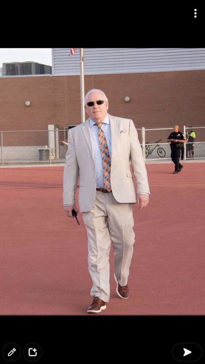 NavejasCoach1's tweet photo. El Byrne told me this is his outfit for Friday #Boss https://t.co/bcuf6J4rOt