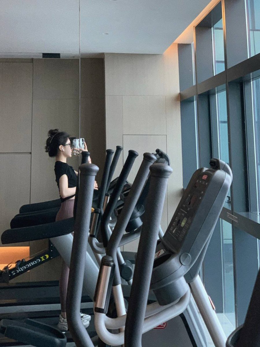 6SDF2V1SV's tweet photo. Keeping a good habit makes me have a more perfect and healthy body than others🤣🤣 https://t.co/8hiiF1LGUV
