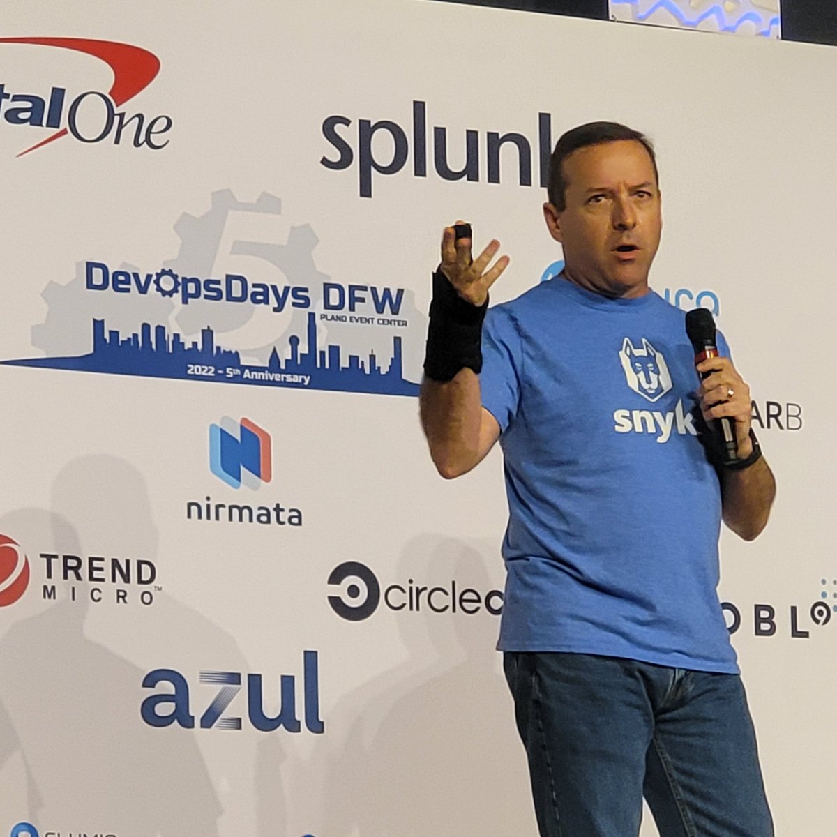 project_kmac's tweet photo. @ericsmalling on building container images without using Dockerfiles.
#devops #devopsdays #devopsdaysdfw https://t.co/LvDKFaUMLg