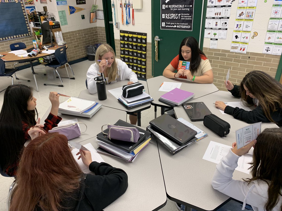 AffleckDan's tweet photo. Today in my class @LarsenMSPride we’re collaborating using @Learn_Sci strategies.  These students are using their agree/disagree cards to further discussion on our lost on the moon activity. #u46rising #collaboration #debate https://t.co/wB1Vzf5P6C